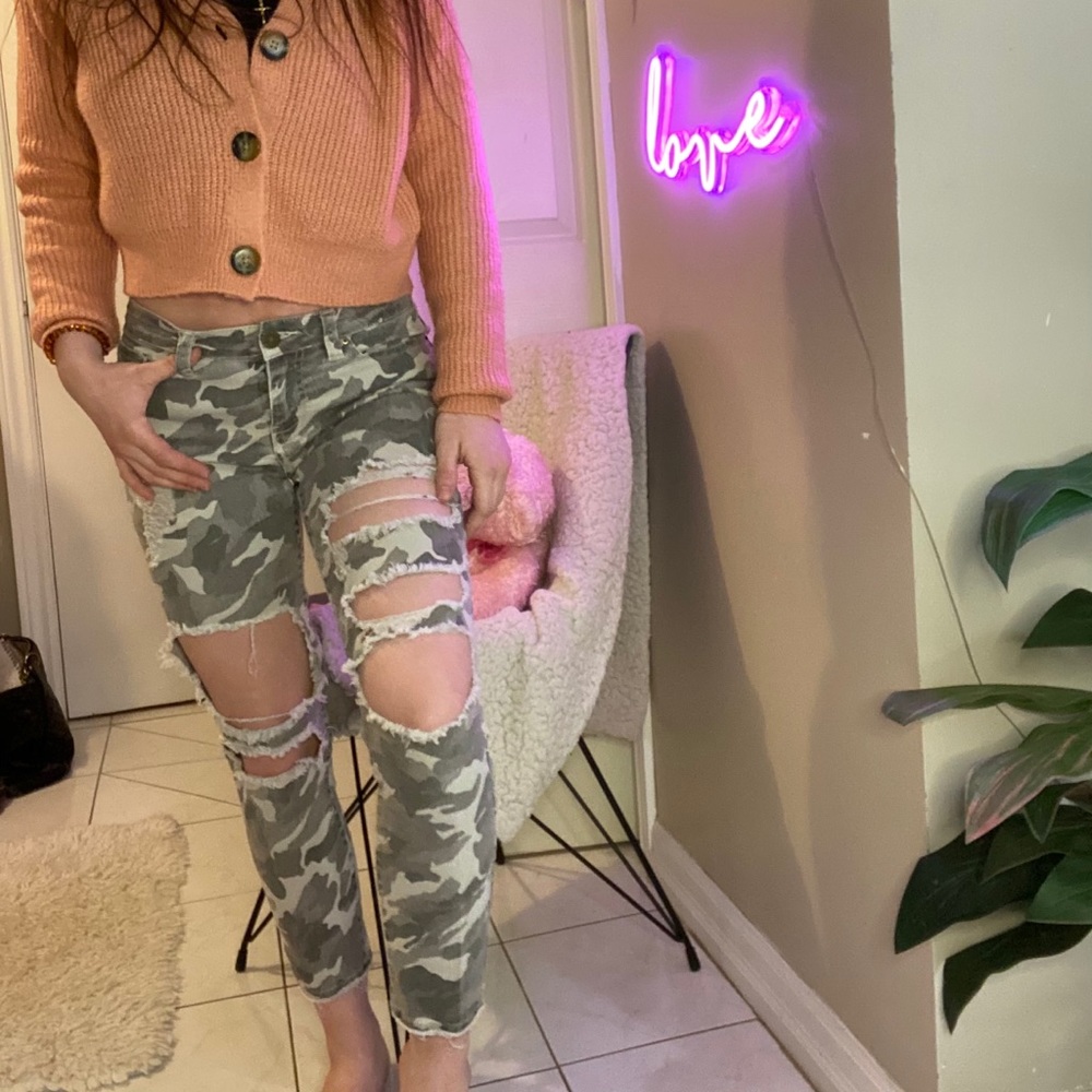 Low rise camo jeans